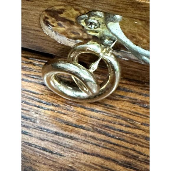 SOLD! Unique 14k yellow gold twist hoop earrings - Picture 3 of 8